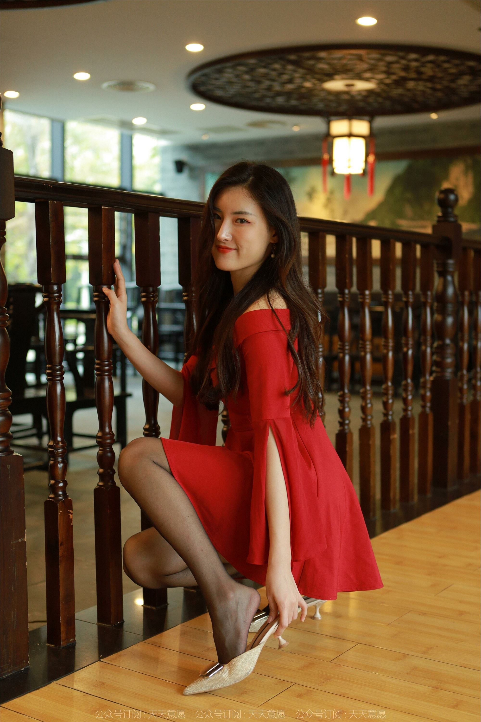 IESS异思趣向  2022.05.08 丝享家 1082：小宝《红裙女神》